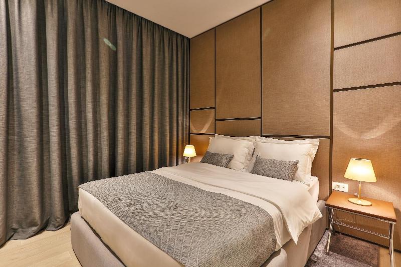 Avanti Hotel & Spa image