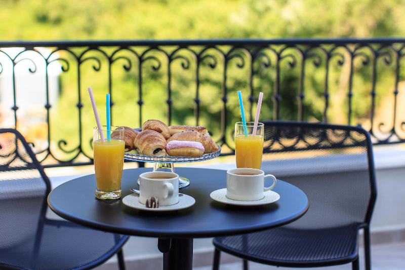 Avanti Hotel & Spa image