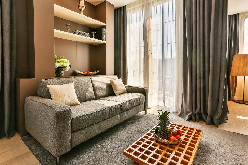 Avanti Hotel & Spa image