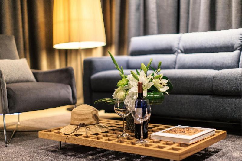 Avanti Hotel & Spa image