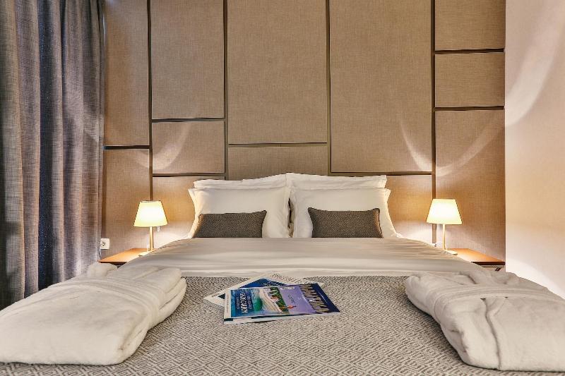Avanti Hotel & Spa image