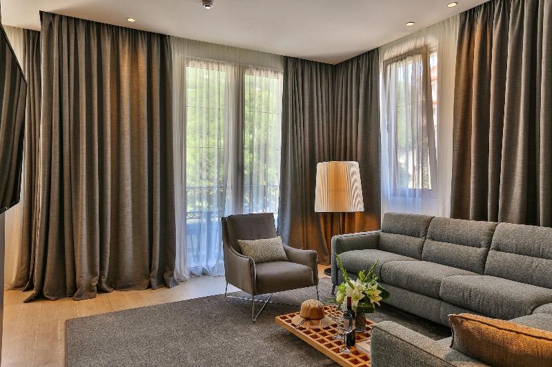 Avanti Hotel & Spa image