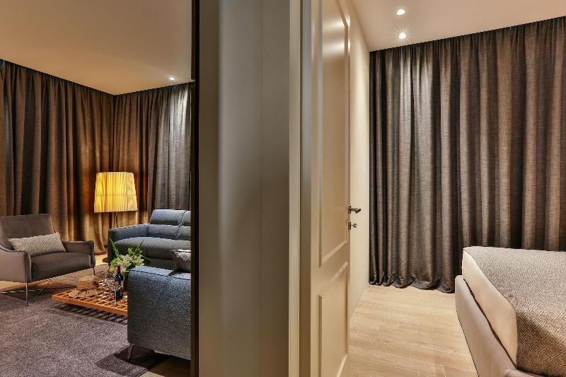 Avanti Hotel & Spa image