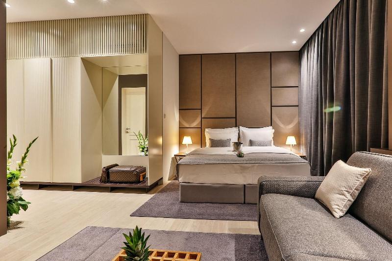 Avanti Hotel & Spa image