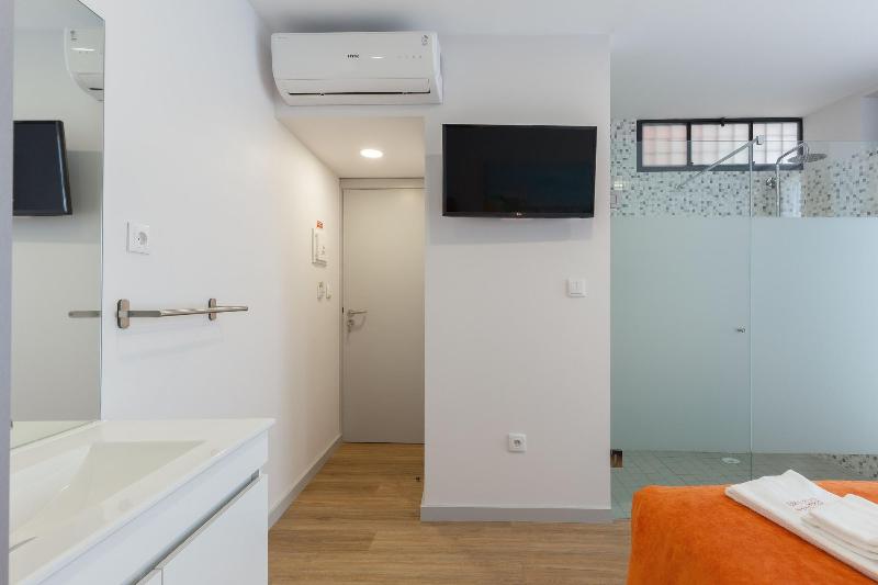 Serra do Pilar Porto Suites image