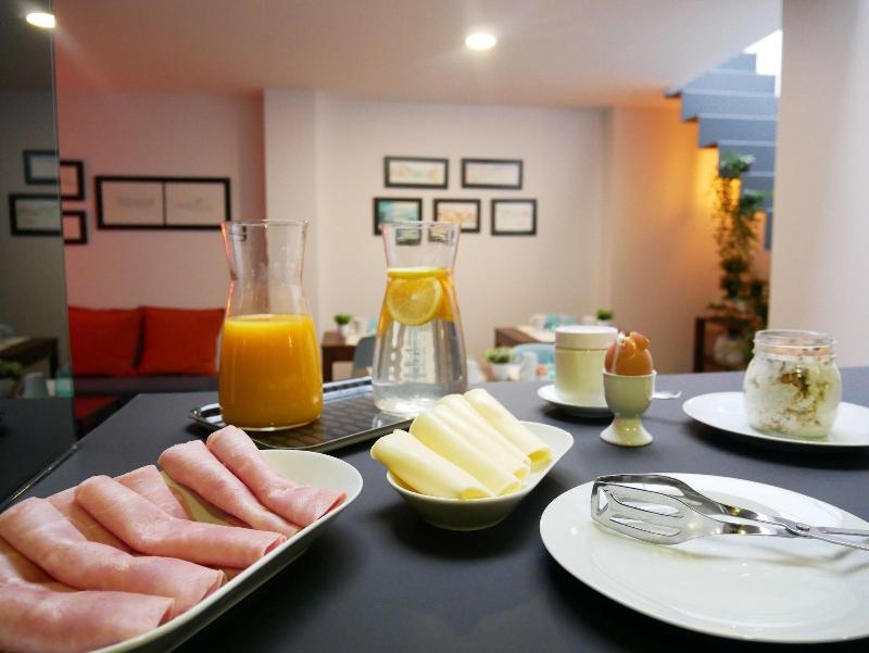 Serra do Pilar Porto Suites image