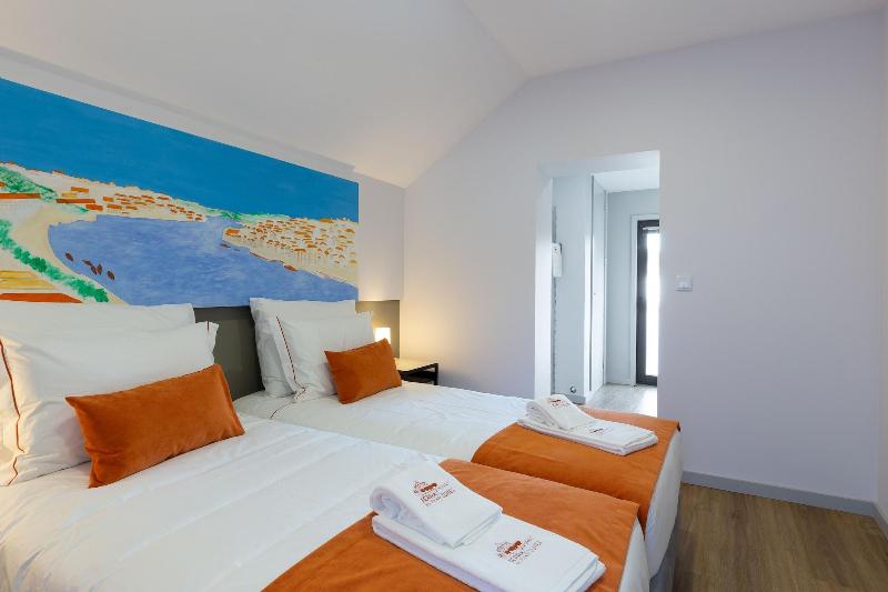 Serra do Pilar Porto Suites image