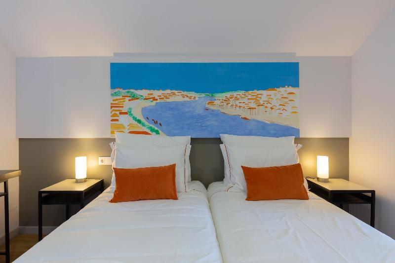 Serra do Pilar Porto Suites image