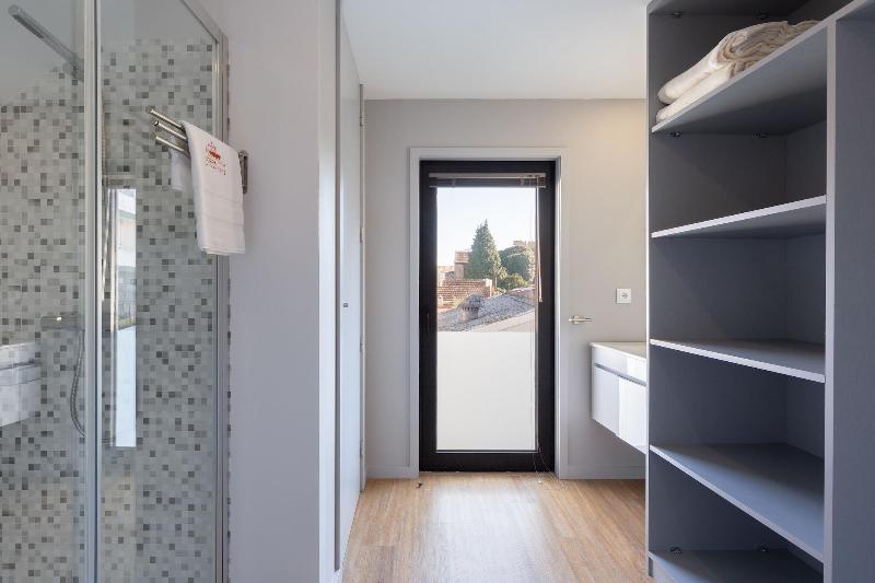 Serra do Pilar Porto Suites image
