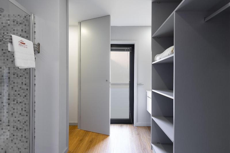 Serra do Pilar Porto Suites image