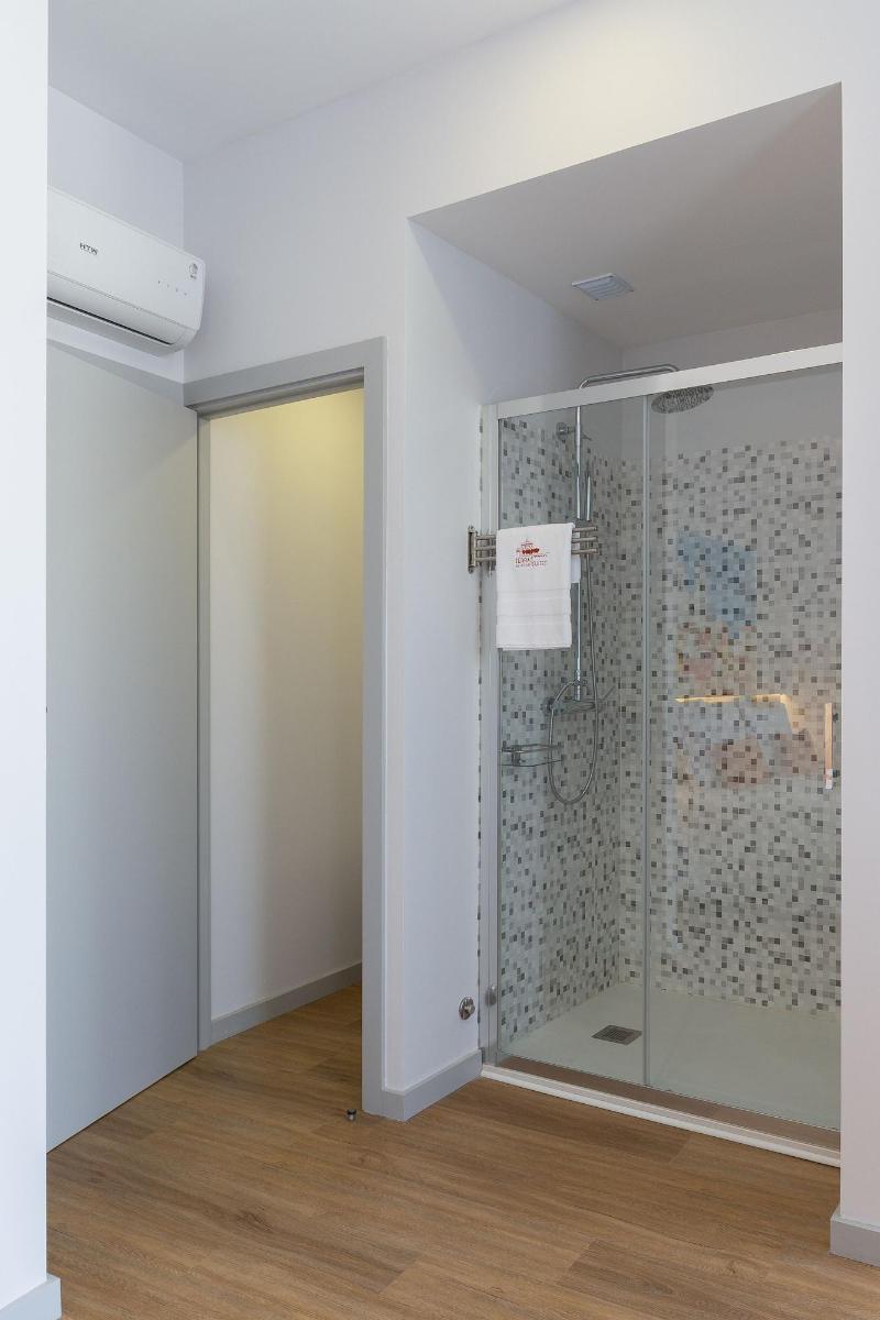 Serra do Pilar Porto Suites image