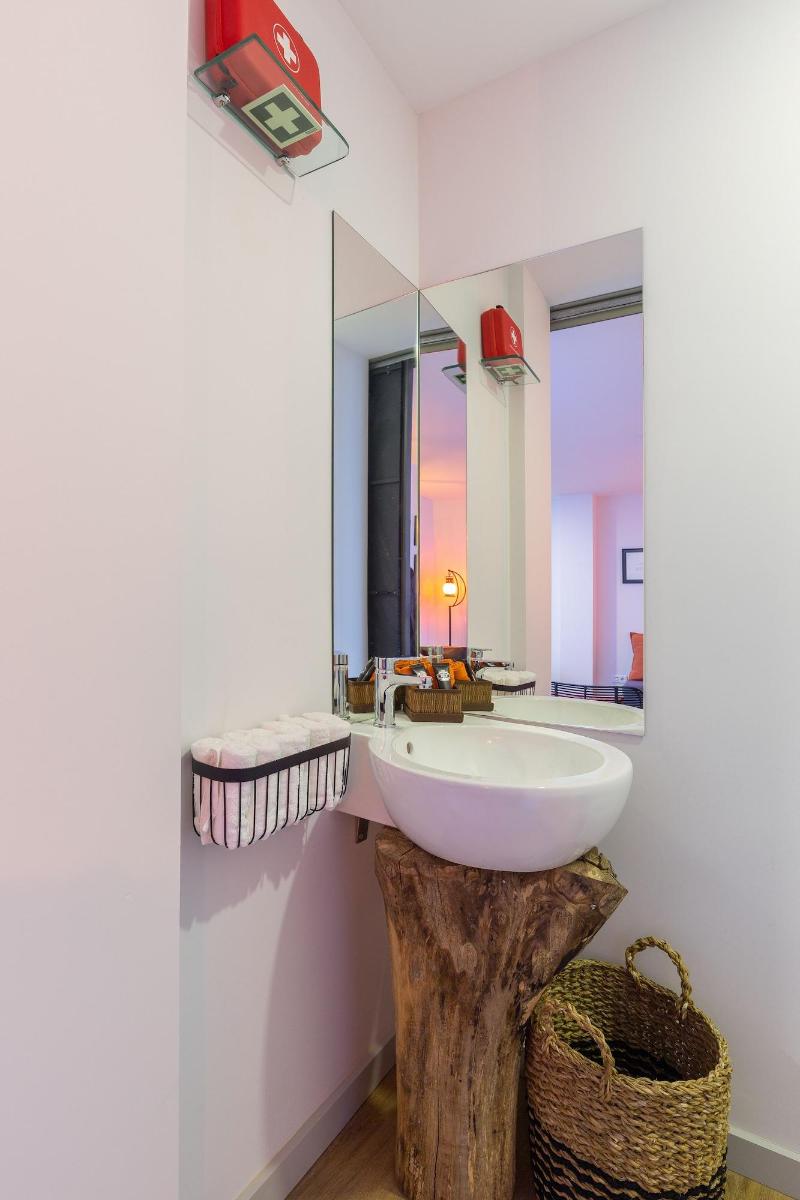Serra do Pilar Porto Suites image