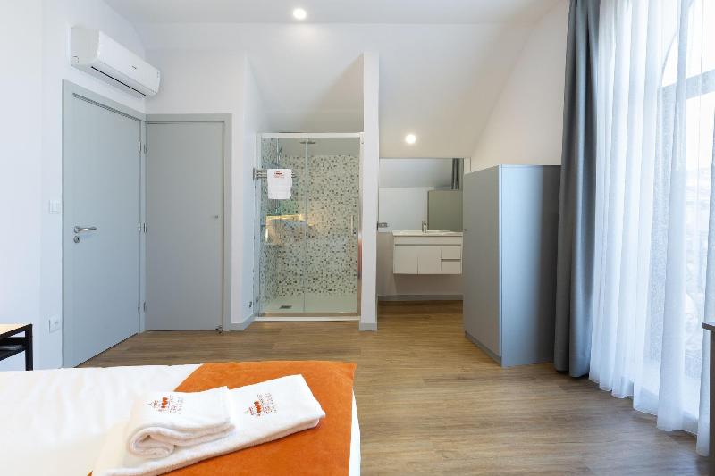 Serra do Pilar Porto Suites image