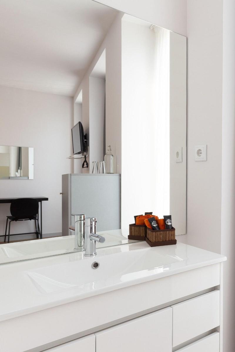 Serra do Pilar Porto Suites image