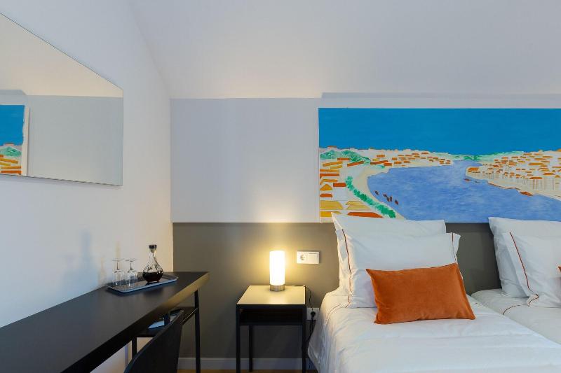Serra do Pilar Porto Suites image