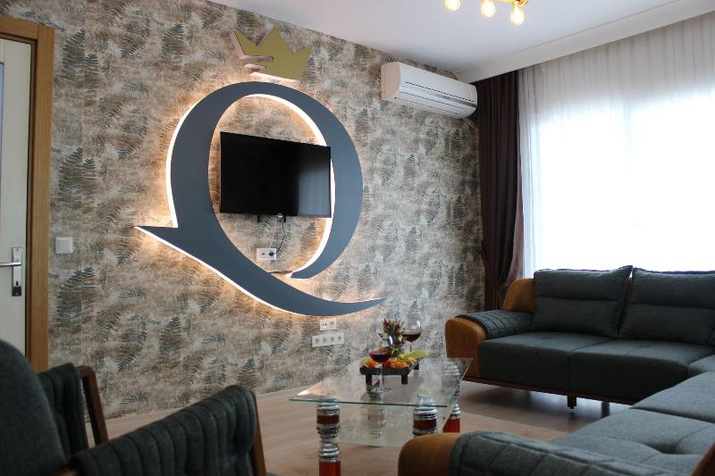 Quars Suite image