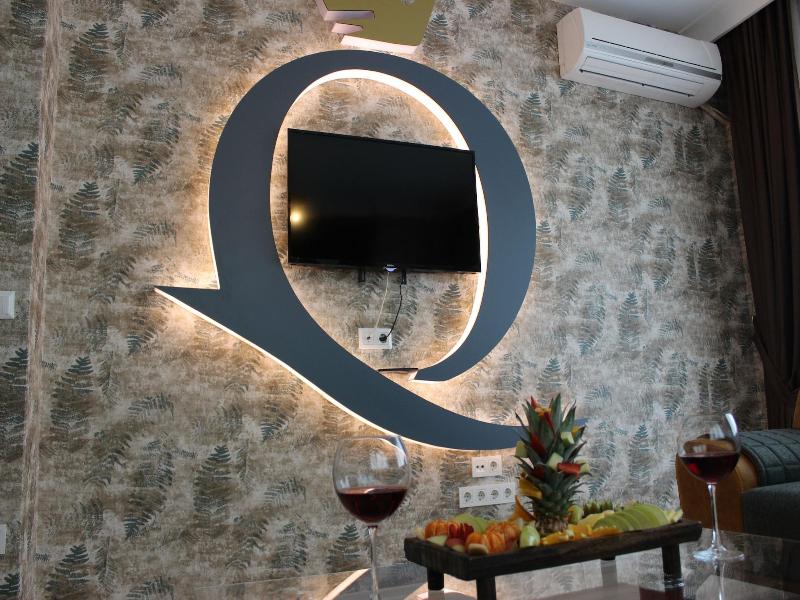 Quars Suite image