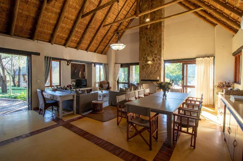 Leopard's Lair Bush Lodge image