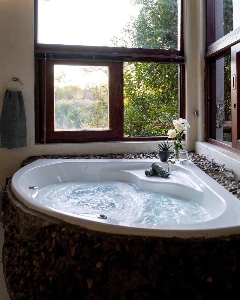 Leopard's Lair Bush Lodge image