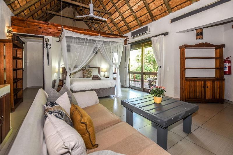 Leopard's Lair Bush Lodge image