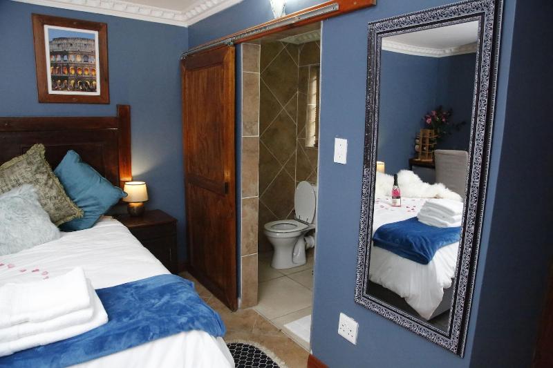 Travetel OR Tambo Airport Hotel image