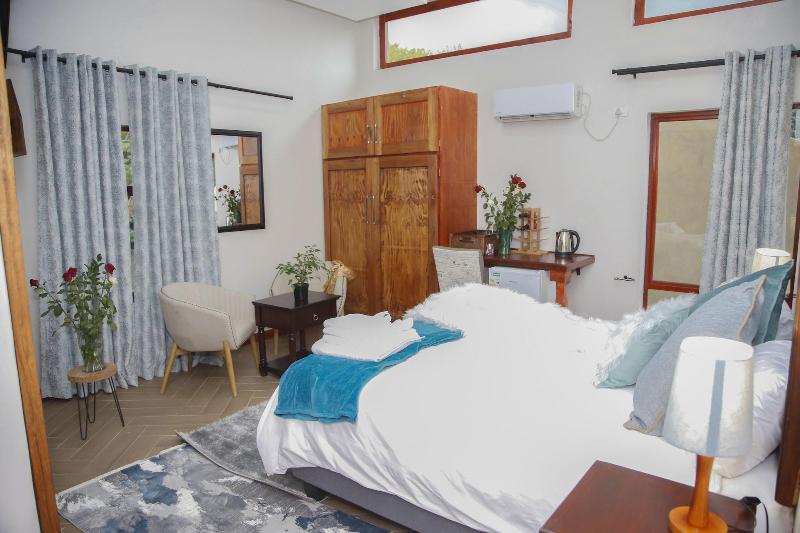 Travetel OR Tambo Airport Hotel image