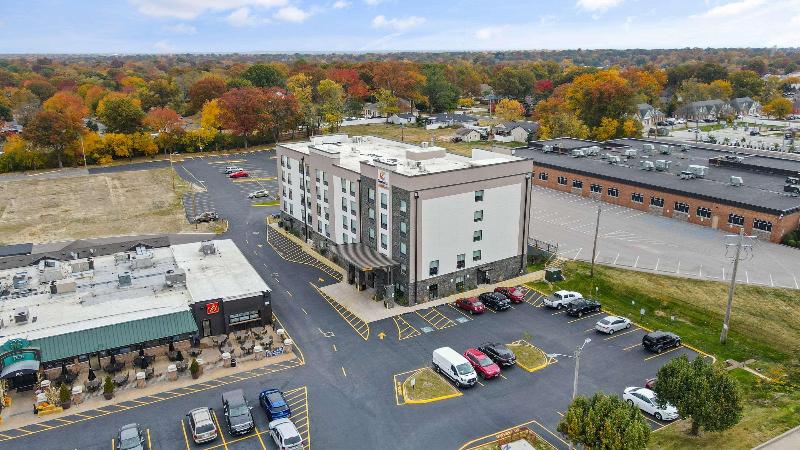 Comfort Suites St. Louis - Sunset Hills image