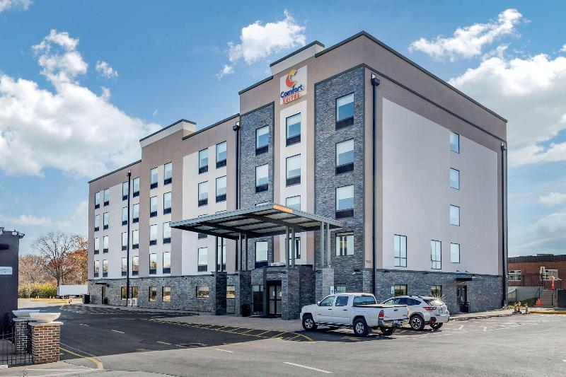Comfort Suites St. Louis - Sunset Hills image