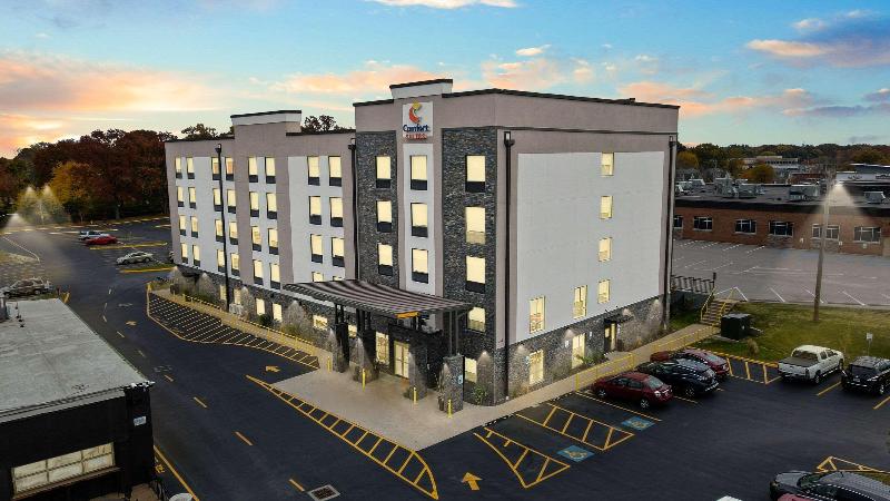 Comfort Suites St. Louis - Sunset Hills image