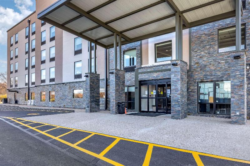 Comfort Suites St. Louis - Sunset Hills image
