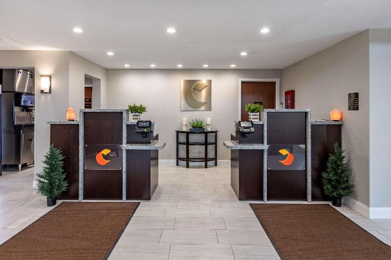 Comfort Suites St. Louis - Sunset Hills image