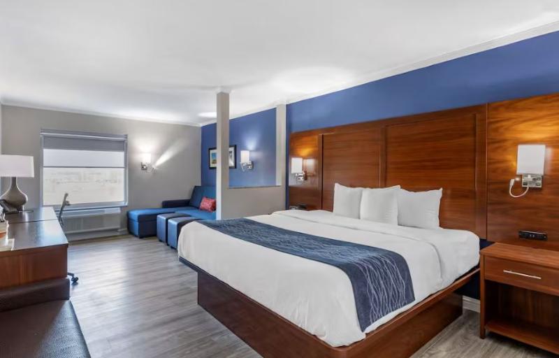 Comfort Suites St. Louis - Sunset Hills image