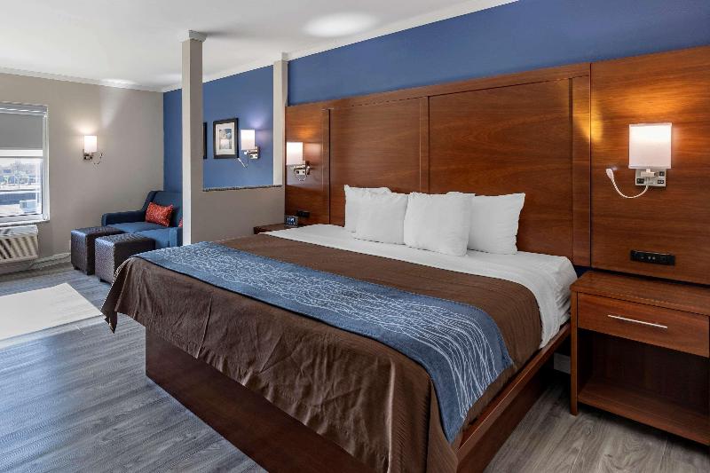 Comfort Suites St. Louis - Sunset Hills image