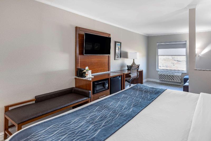 Comfort Suites St. Louis - Sunset Hills image