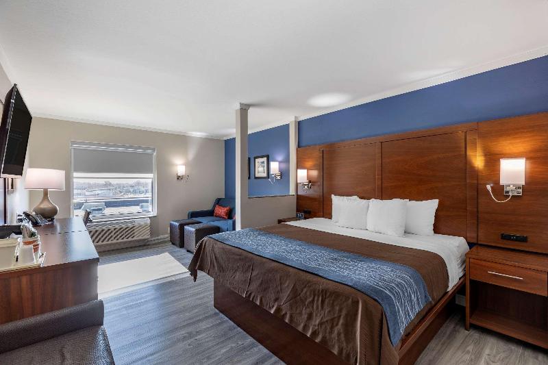 Comfort Suites St. Louis - Sunset Hills image