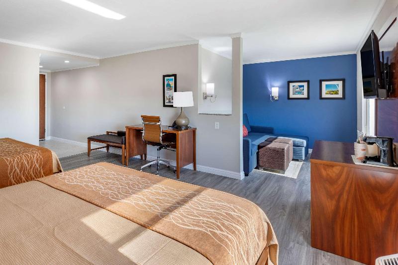 Comfort Suites St. Louis - Sunset Hills image