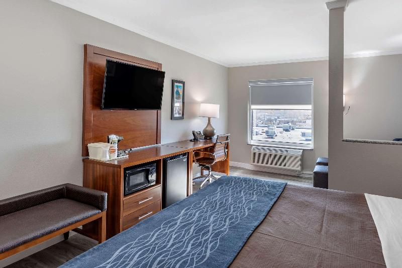 Comfort Suites St. Louis - Sunset Hills image