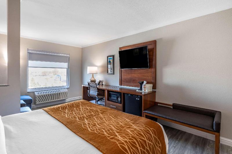 Comfort Suites St. Louis - Sunset Hills image