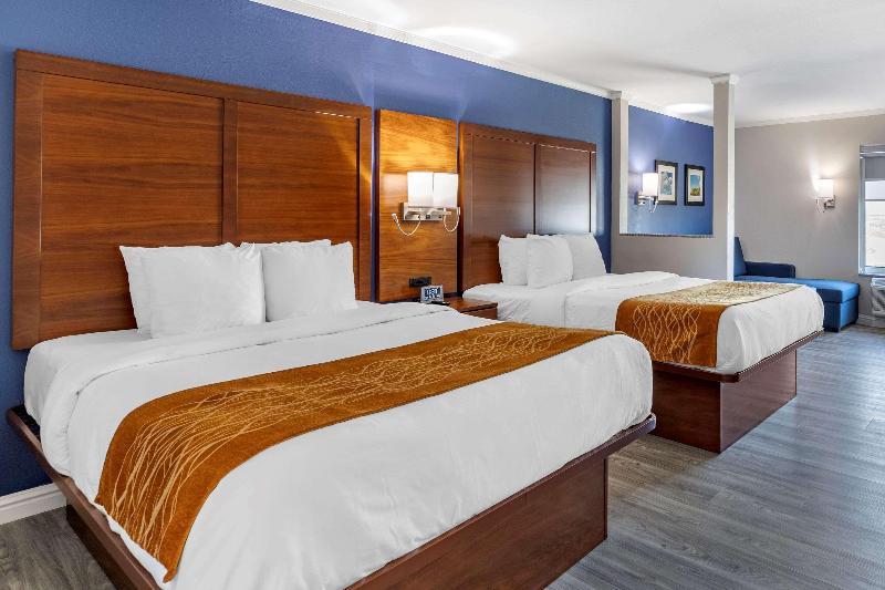 Comfort Suites St. Louis - Sunset Hills image
