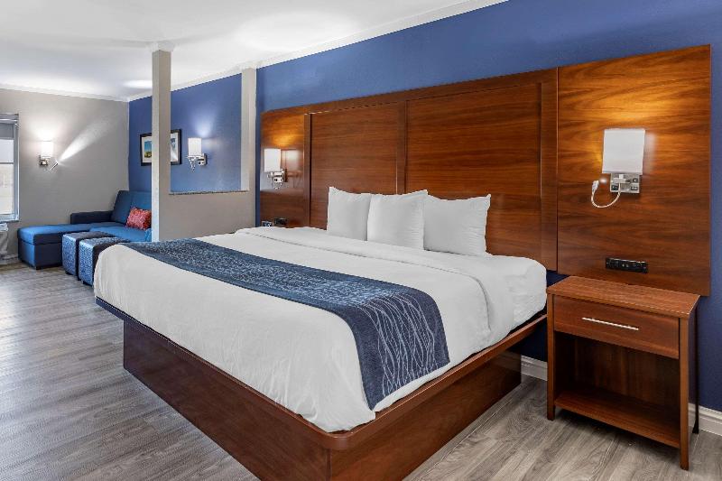 Comfort Suites St. Louis - Sunset Hills image
