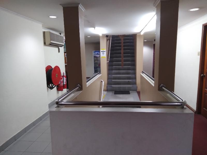 OYO 90376 Centre Point Hotel