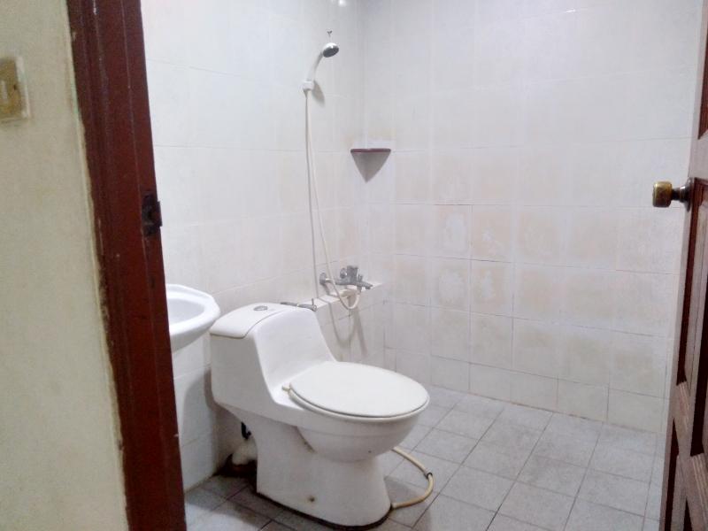 OYO 90376 Centre Point Hotel image