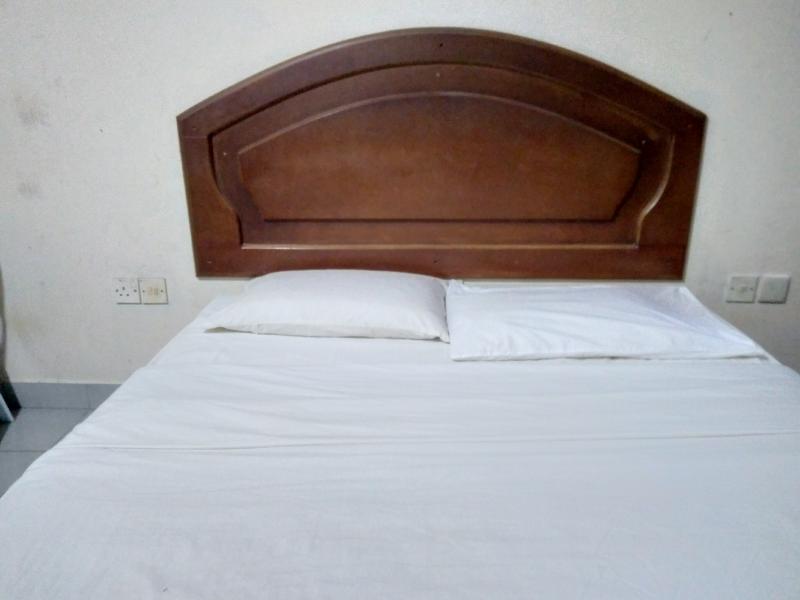 OYO 90376 Centre Point Hotel image