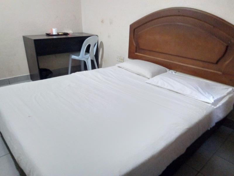 OYO 90376 Centre Point Hotel image