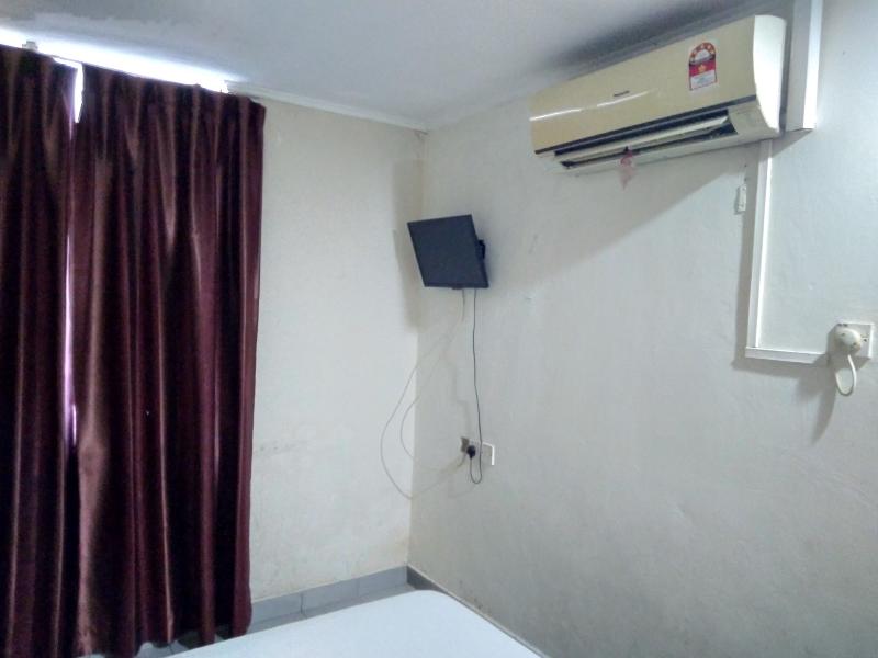 OYO 90376 Centre Point Hotel image