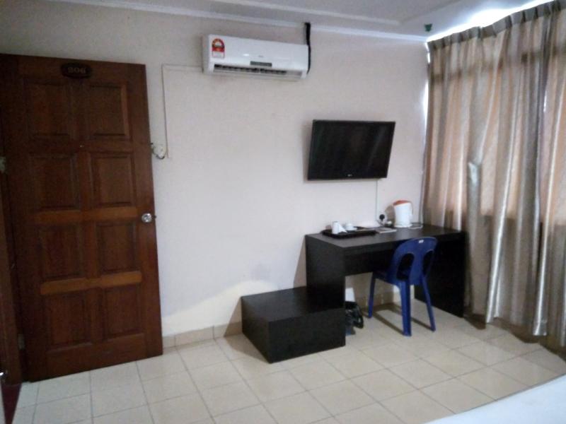 OYO 90376 Centre Point Hotel image