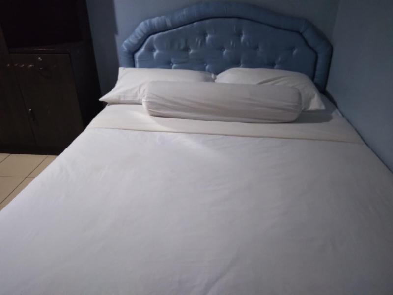 OYO 90376 Centre Point Hotel image