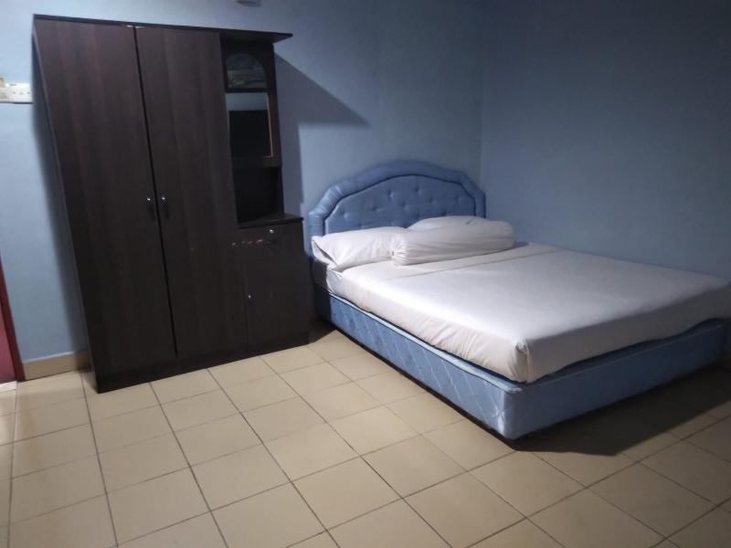 OYO 90376 Centre Point Hotel image