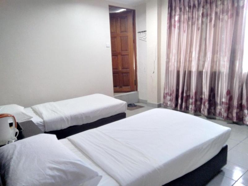 OYO 90376 Centre Point Hotel image