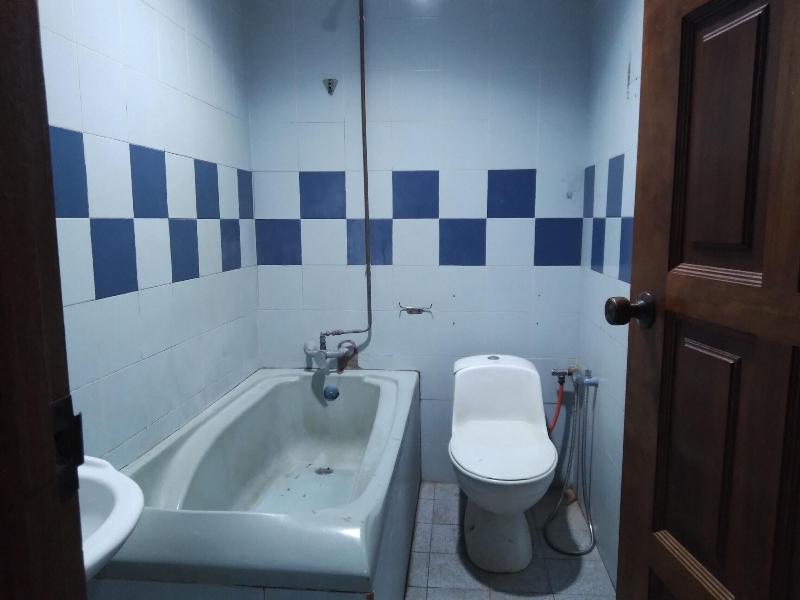 OYO 90376 Centre Point Hotel image